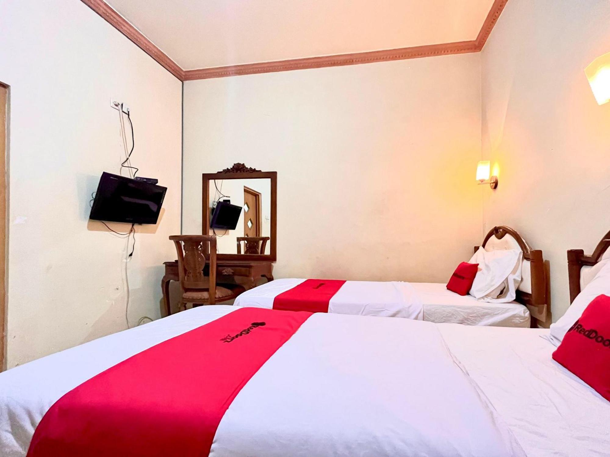 Reddoorz At Hotel Madani Syariah Lempuyangan Yogyakarta Bagian luar foto