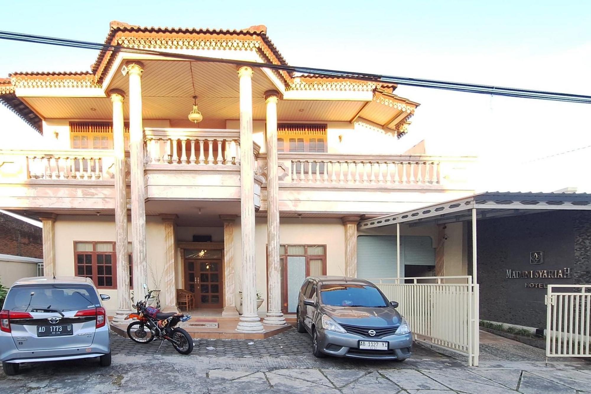 Reddoorz At Hotel Madani Syariah Lempuyangan Yogyakarta Bagian luar foto