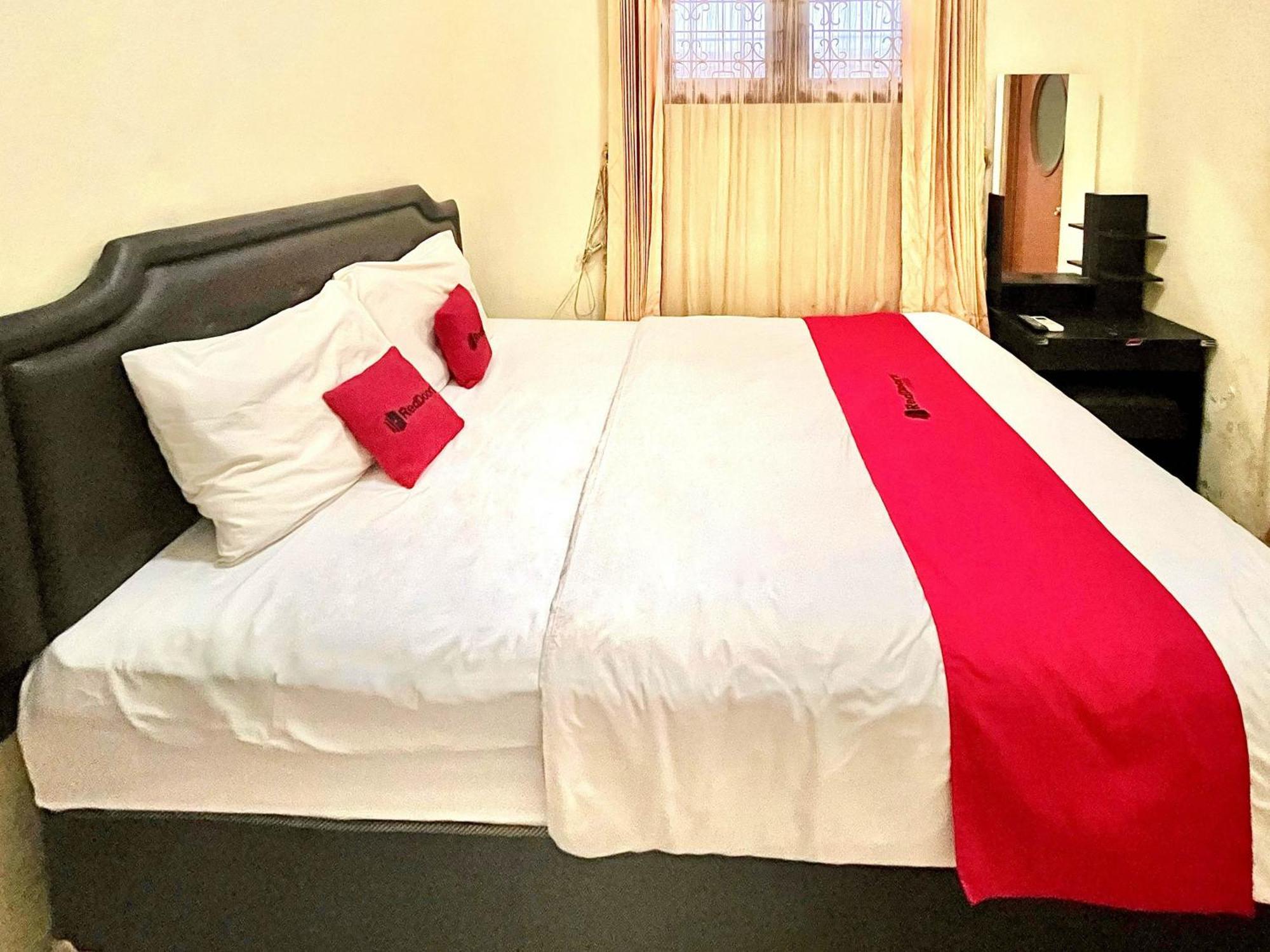 Reddoorz At Hotel Madani Syariah Lempuyangan Yogyakarta Bagian luar foto
