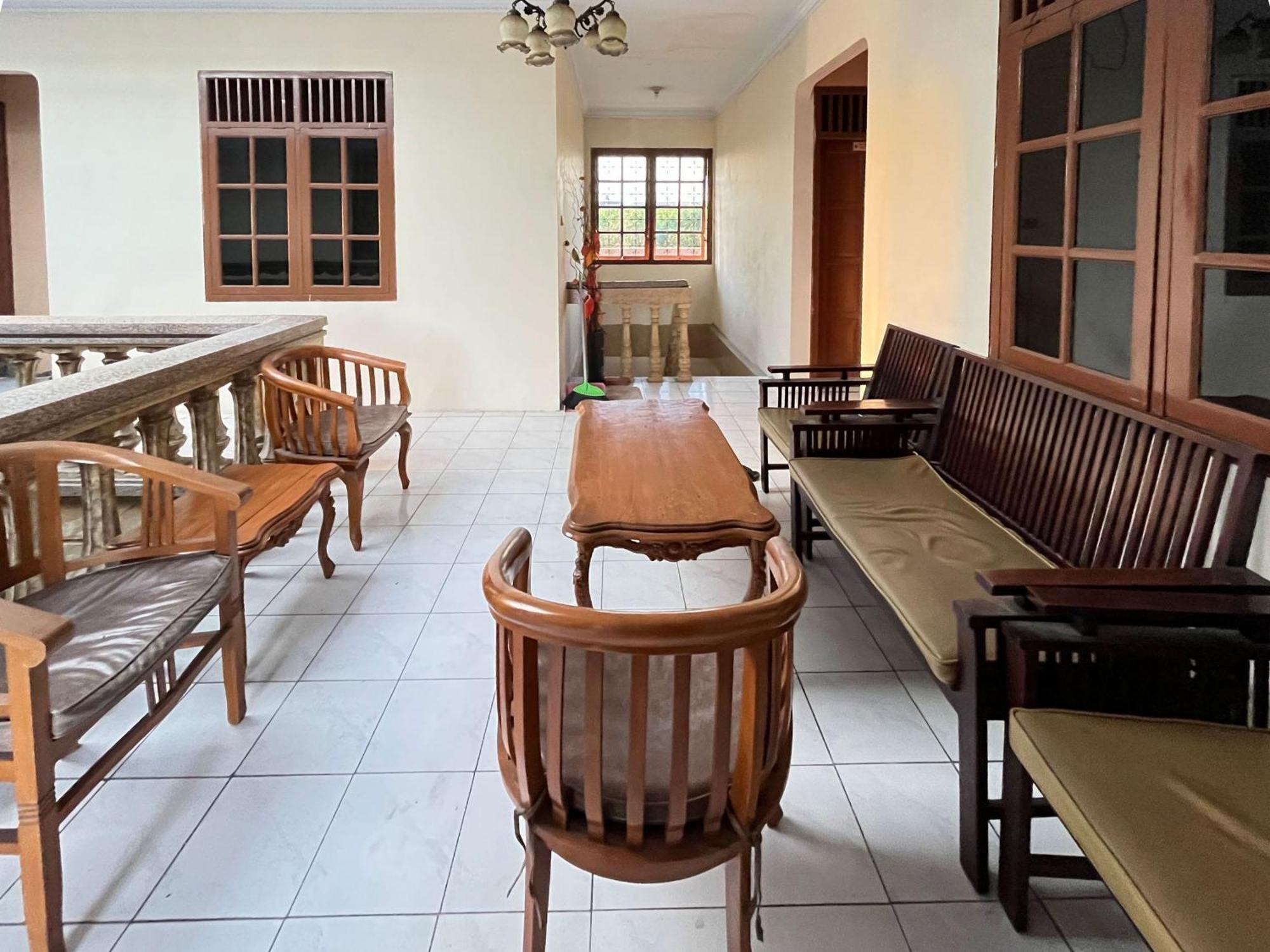Reddoorz At Hotel Madani Syariah Lempuyangan Yogyakarta Bagian luar foto