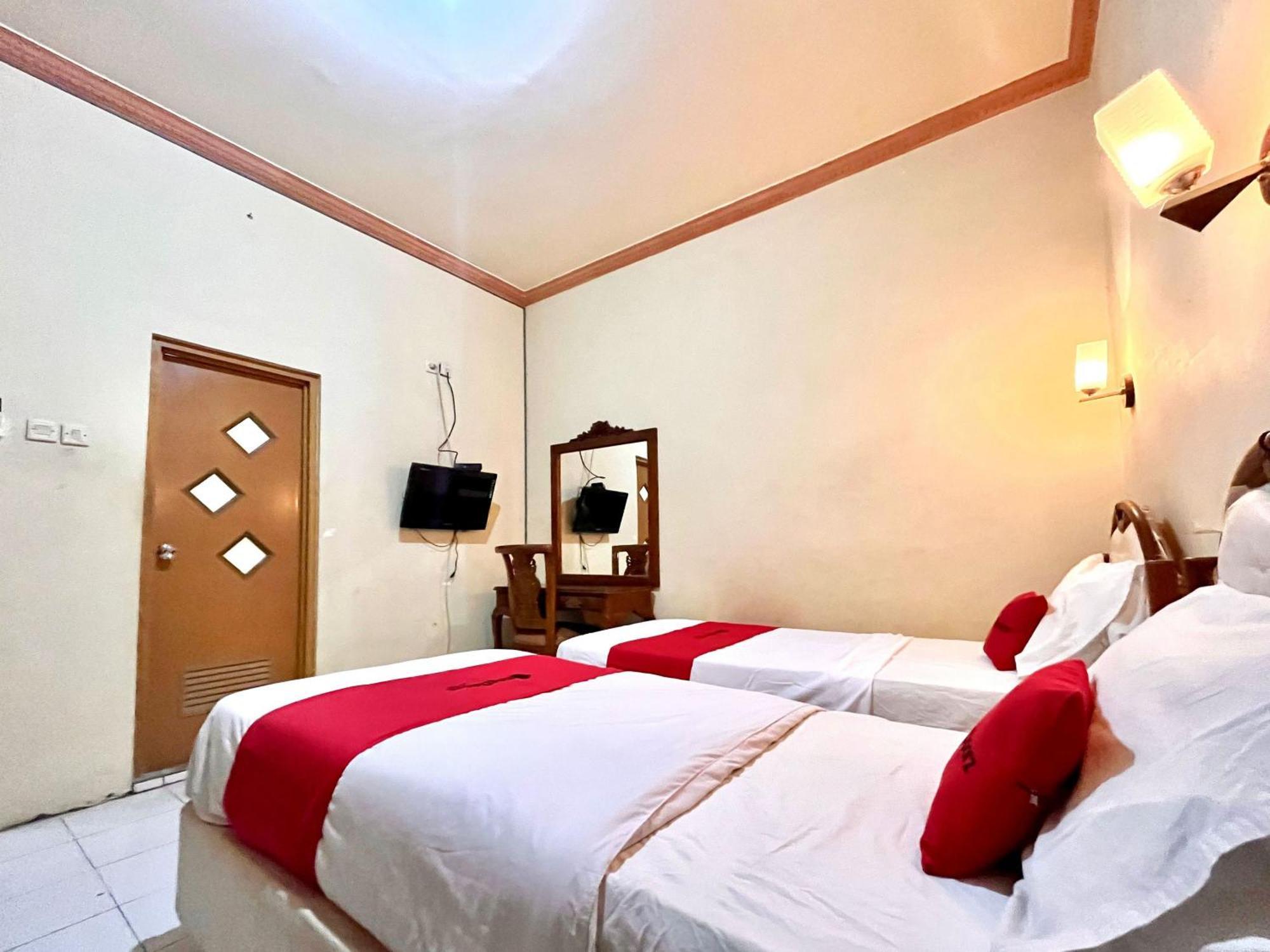 Reddoorz At Hotel Madani Syariah Lempuyangan Yogyakarta Bagian luar foto